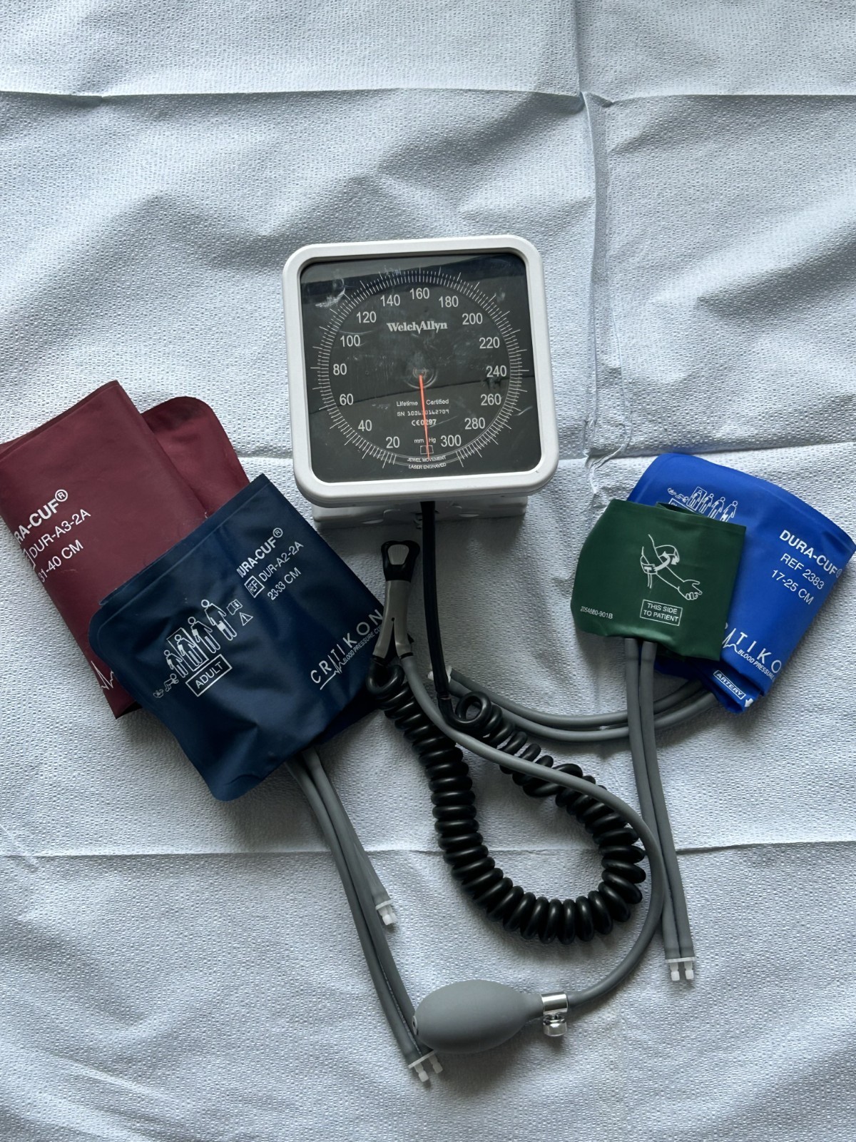 Welch Allyn 7670-01 Sphygmomanometer with 4 Cuffs