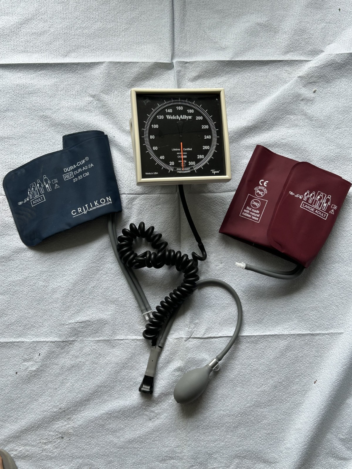 Welch Allyn 767 Sphygmomanometer with 2 Cuffs
